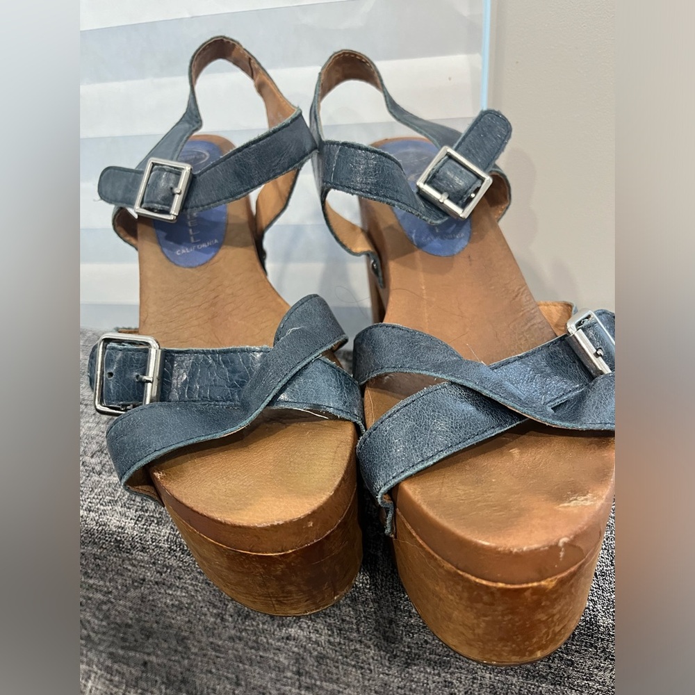 Jeffrey Campbell Peasy wooden platform sandal